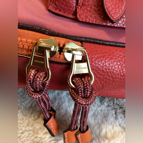 VALE SLINGPACK (COACH F76728)
ROUGE MULTI/IMITATION GOLD - Picture 7 of 10